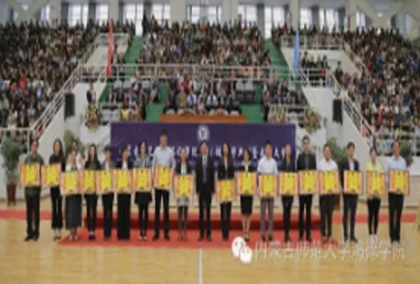 我院舉行2016級(jí)開(kāi)學(xué)典禮暨表彰大會(huì) 英國(guó)特蘭米爾流浪者足球俱樂(lè)部主席馬克·帕利奧斯應(yīng)邀出席