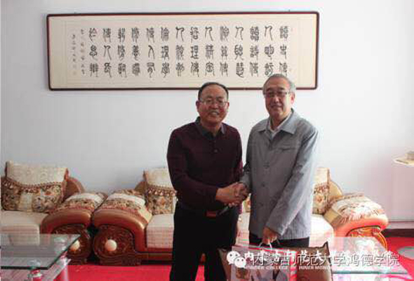 學(xué)院重陽(yáng)節(jié)慰問(wèn)老干部 貼心禮物送去溫暖關(guān)懷