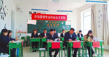 經(jīng)濟(jì)管理系迎首屆畢業(yè)生論文答辯