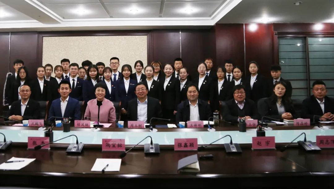 內蒙古鴻德文理學院第十三屆學生會、生管會學生干部見面會順利舉行