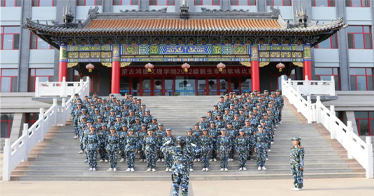 軍歌嘹亮，步履鏗鏘！直擊鴻德新生軍訓(xùn)隊(duì)列評(píng)比和軍歌比賽現(xiàn)場(chǎng)