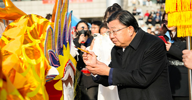 學(xué)院在三個(gè)校區(qū)同時(shí)舉行“龍騰盛世 抬頭迎春”主題系列活動(dòng)